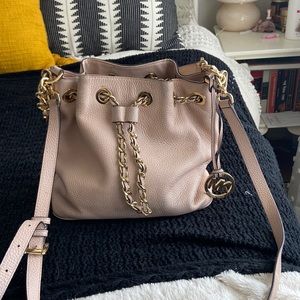 Michael Kors Frankie bucket bag